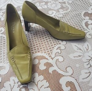 Carrano Light Green Women's Heels Sz 8.5